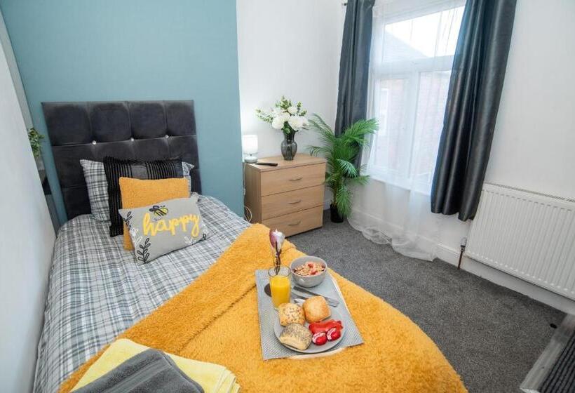 Bentley House With En Suites