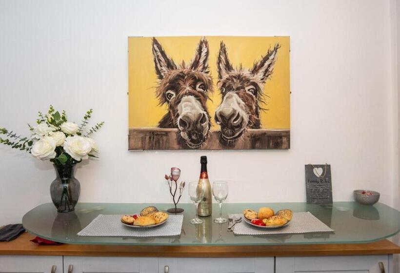 Bentley House With En Suites