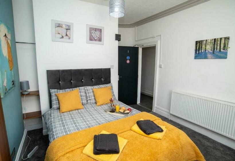 Bentley House With En Suites