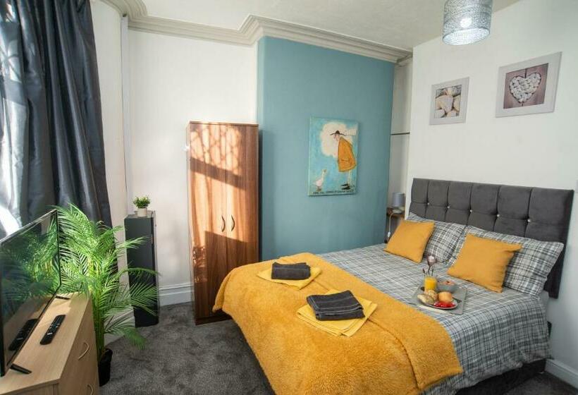 Bentley House With En Suites