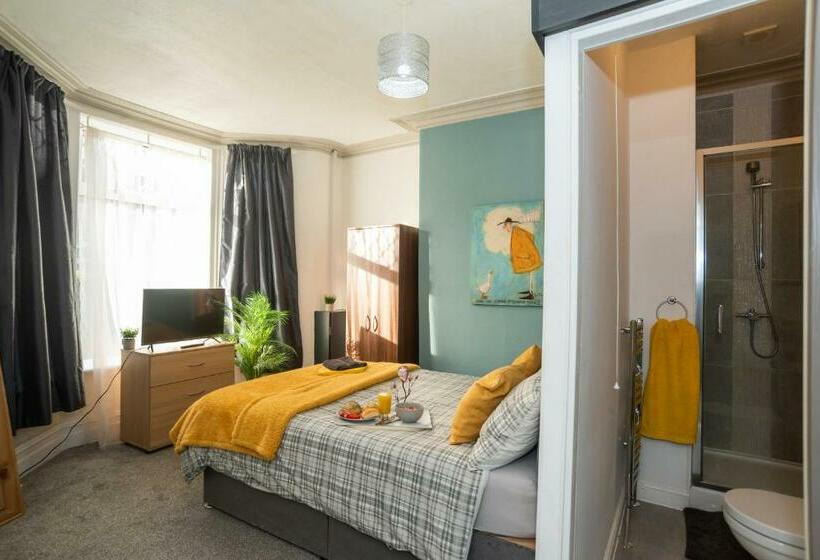 Bentley House With En Suites