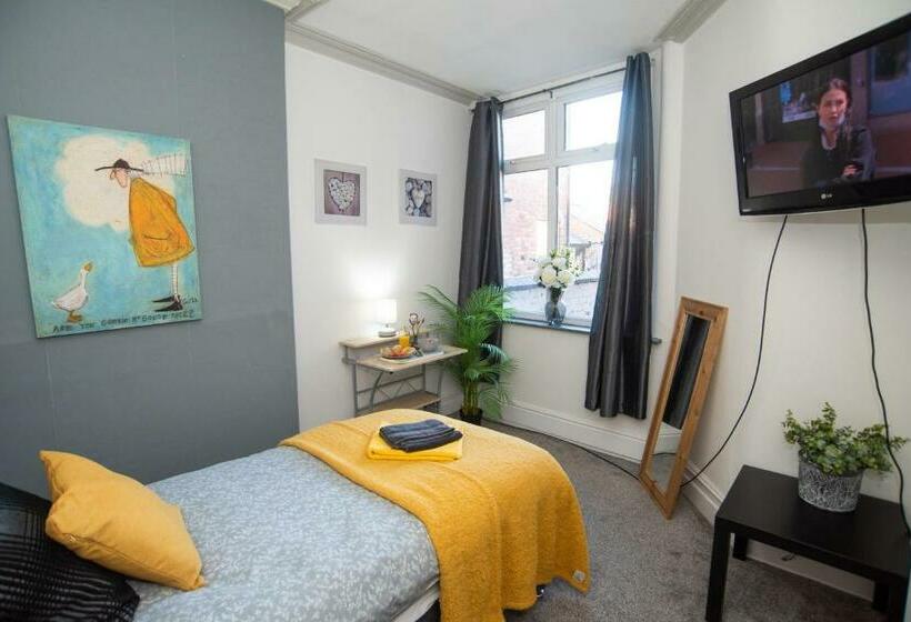 Bentley House With En Suites