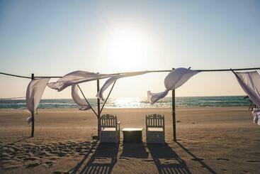 Club Monet Beachfront Resort By Cocotel