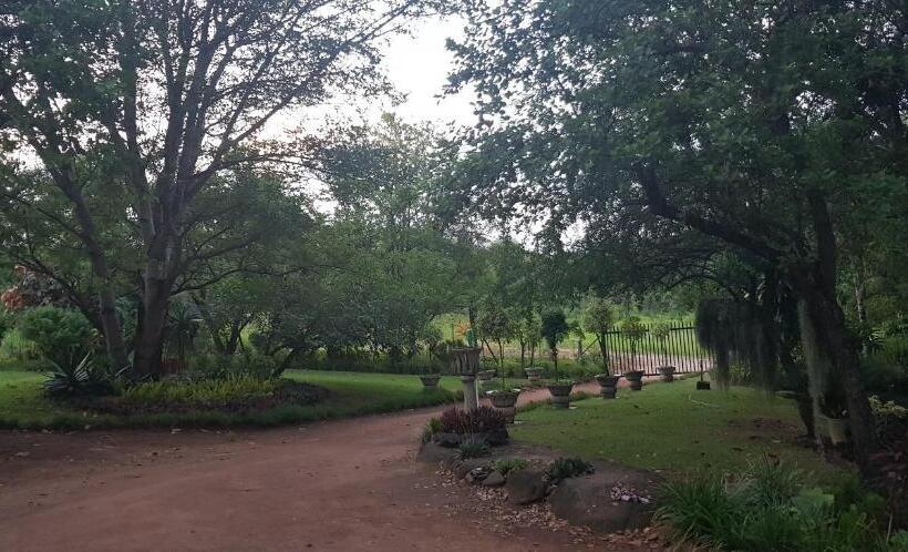 Отель A Farm Stay   Casablanca S Private Cottage,no Loadshedding!