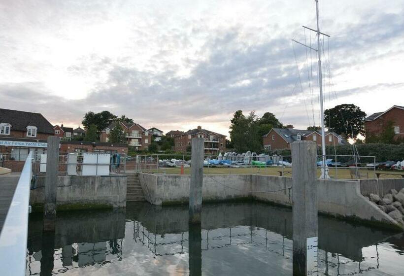 酒店 Riverside House