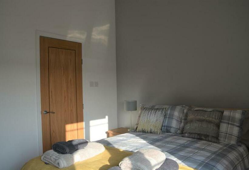 酒店 Riverside House