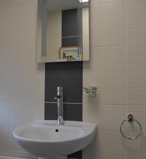 酒店 Riverside House