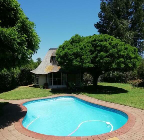 膳宿费 Clarens Socialites, Thatch Cottage #1