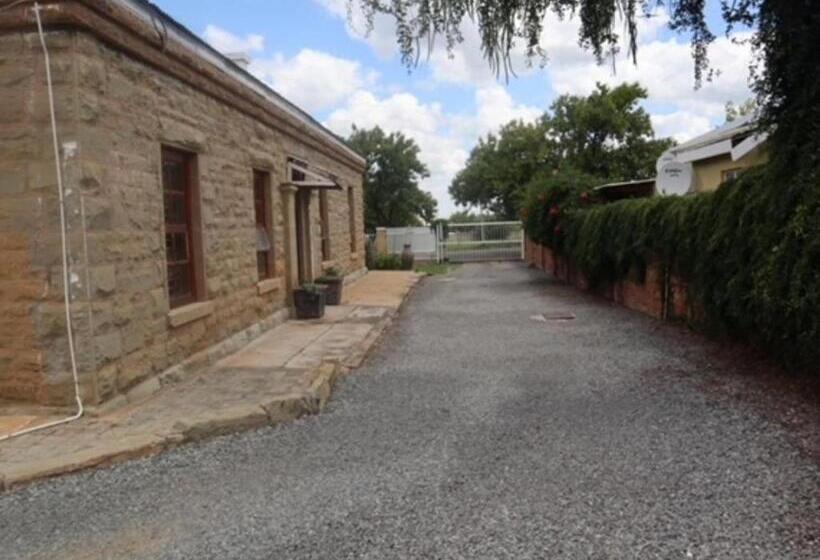 پانسیون Conti Inn Guesthouse