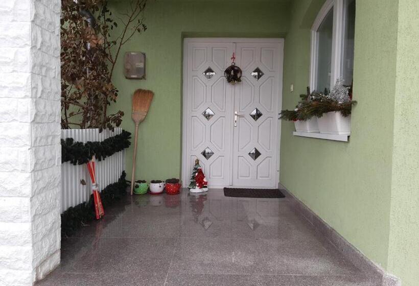 ペンション Hajnal Vendégház