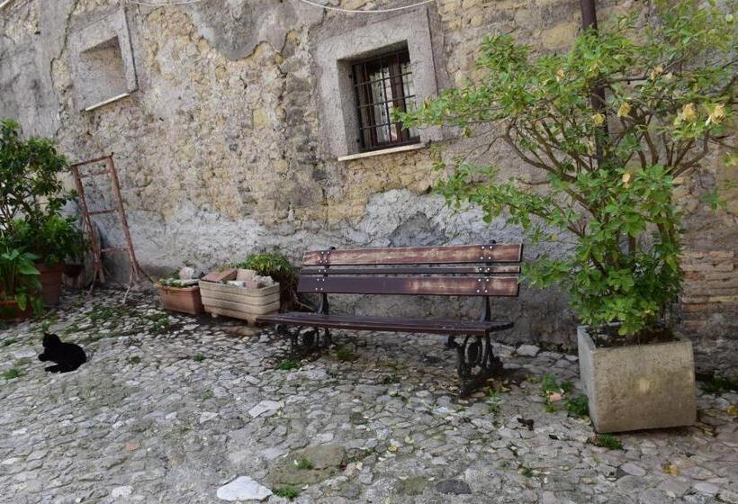 بنسيون Il Cortile Del Castello