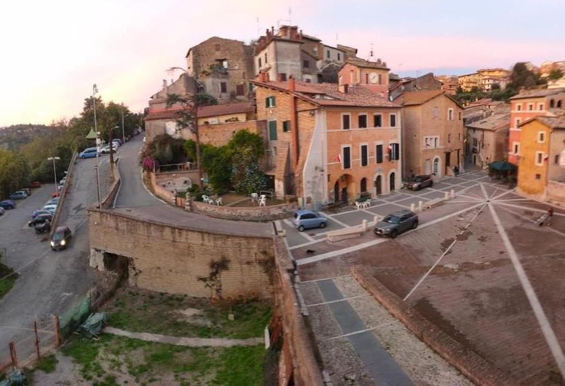 بنسيون Il Cortile Del Castello