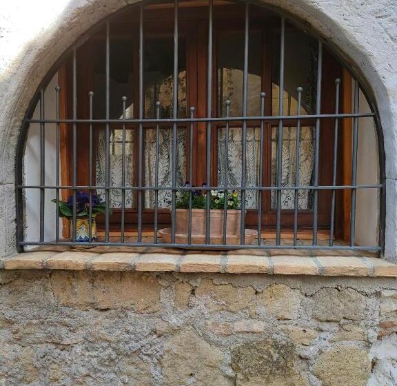 بنسيون Il Cortile Del Castello