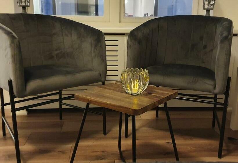 膳宿费 Studio Adanni