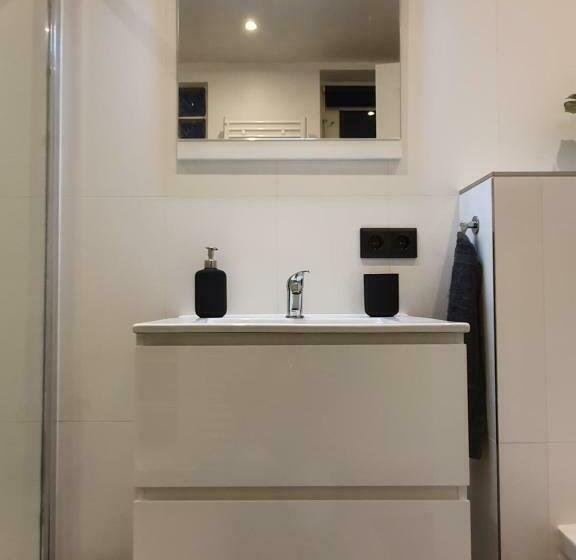 膳宿费 Studio Adanni