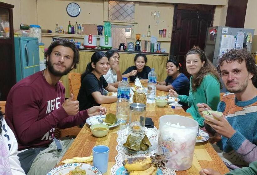 تختخواب و صبحانه Chacha Homestay & Dormitory