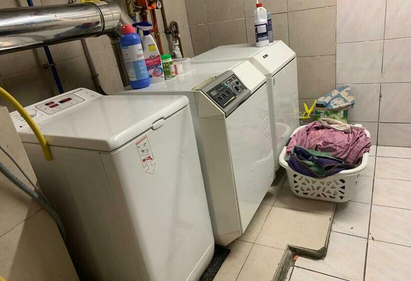 住宿加早餐  Chambre Arnica Lit 140 Wifi Sdb Partagée