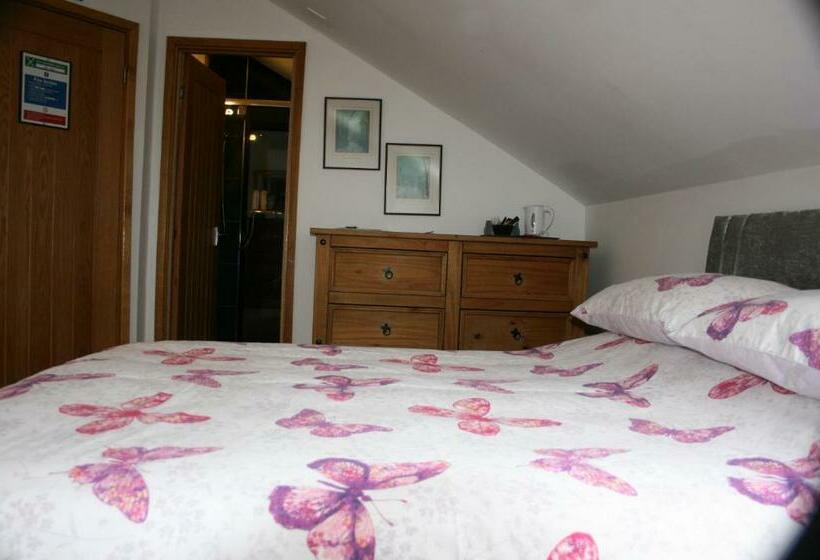 تختخواب و صبحانه Crackin View Guest House