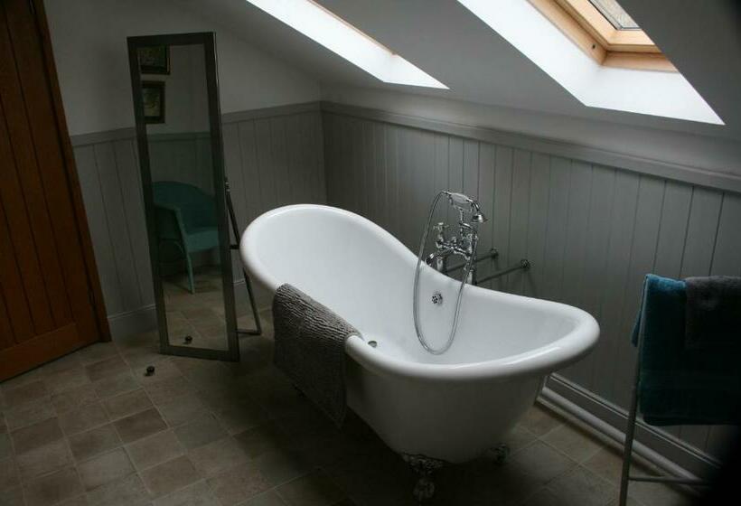 تختخواب و صبحانه Crackin View Guest House