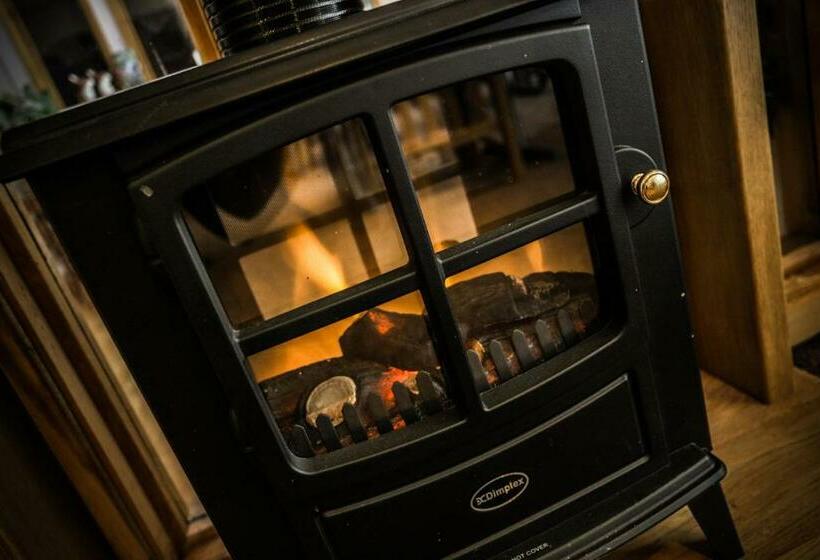 تختخواب و صبحانه Crackin View Guest House