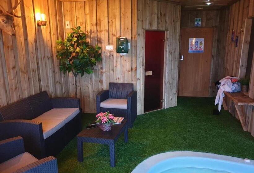 تختخواب و صبحانه Crackin View Guest House