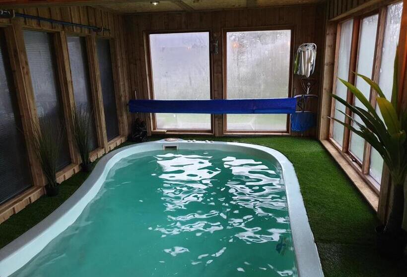 تختخواب و صبحانه Crackin View Guest House