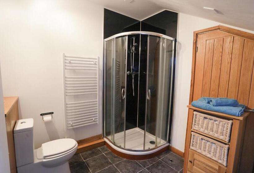 تختخواب و صبحانه Crackin View Guest House