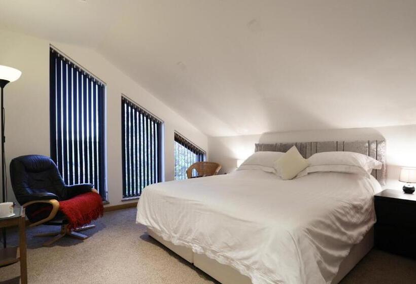 تختخواب و صبحانه Crackin View Guest House