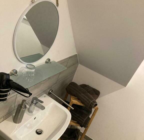 مبيت وإفطار Gäste Und Messezimmer Adelheidsdorf