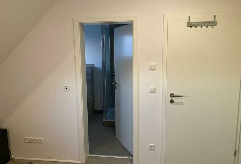 مبيت وإفطار Gäste Und Messezimmer Adelheidsdorf