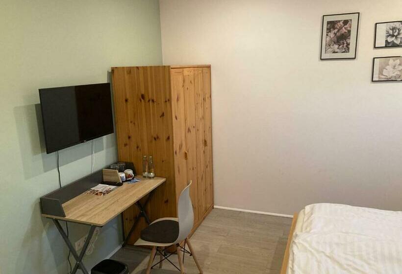 تختخواب و صبحانه Gäste Und Messezimmer Adelheidsdorf