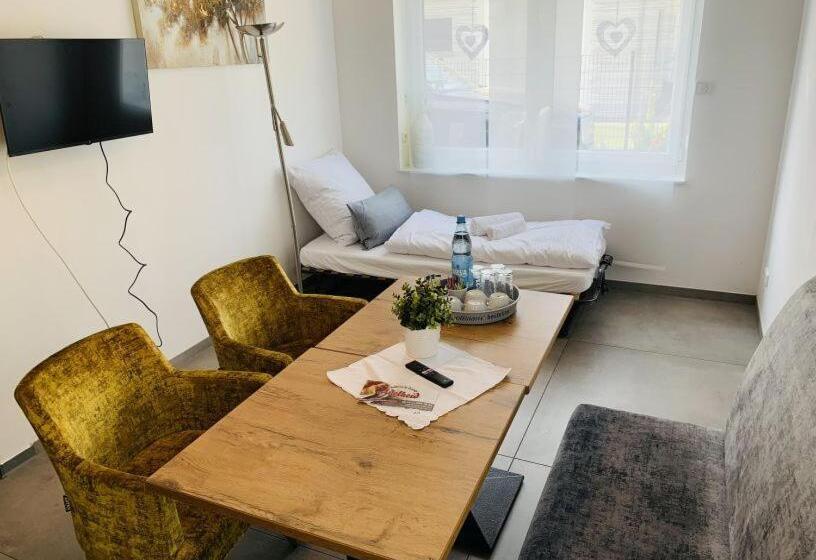 مبيت وإفطار Gäste Und Messezimmer Adelheidsdorf