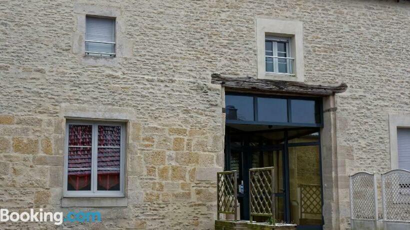 مبيت وإفطار Le Gite De La Vallee De La Suize