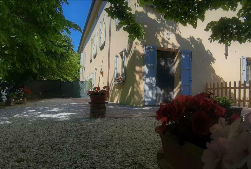 Bed and Breakfast La Torre Di Longara