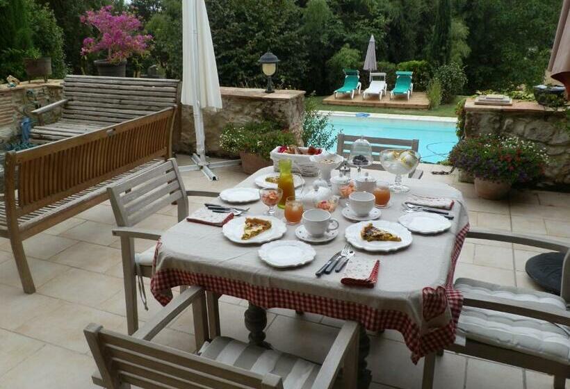 مبيت وإفطار Les Tamaris