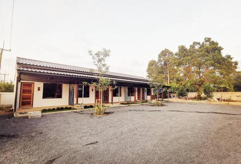 تختخواب و صبحانه Nararin Garden House