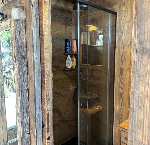 住宿加早餐  Private Luxury Spa & Silence Retreat With Spectacular View Over The Lake Maggiore