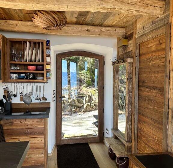 住宿加早餐  Private Luxury Spa & Silence Retreat With Spectacular View Over The Lake Maggiore