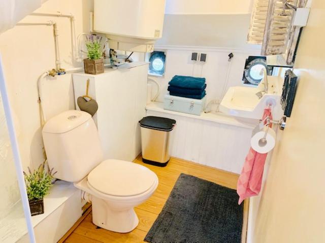 مبيت وإفطار Romantic Houseboat