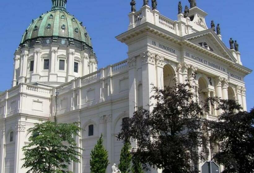 住宿加早餐 Sjiek Basiliek