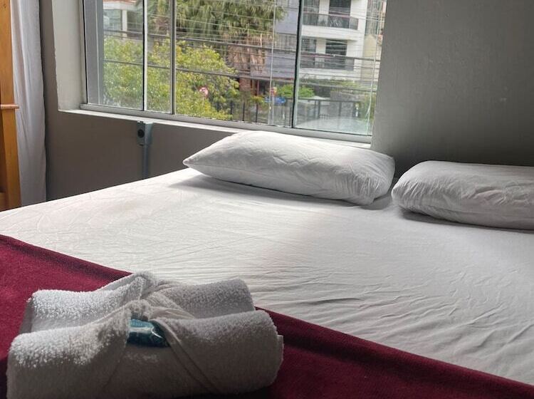 Esquina 8 Suítes Confort & Hostel