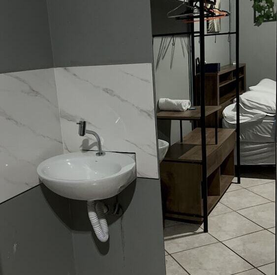 Esquina 8 Suítes Confort & Hostel