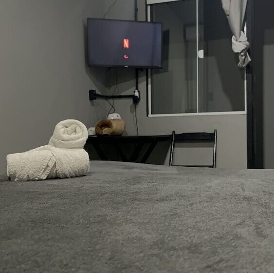 Esquina 8 Suítes Confort & Hostel