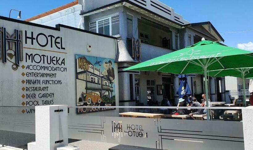 Отель Motueka Backpackers, Loud Live Music Friday Saturday Nights