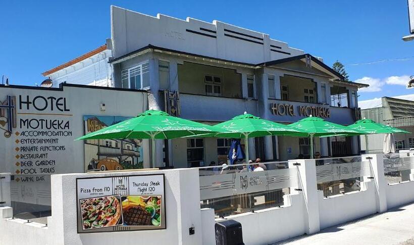 Отель Motueka Backpackers, Loud Live Music Friday Saturday Nights