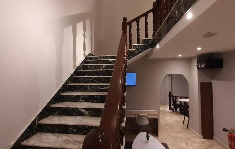 پانسیون Caro Boutique Guest House