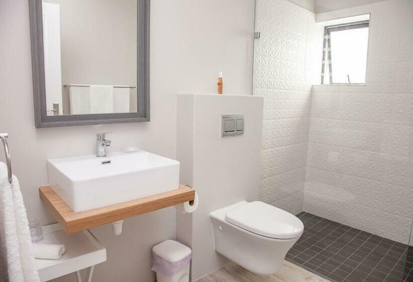 ペンション Paradise Found