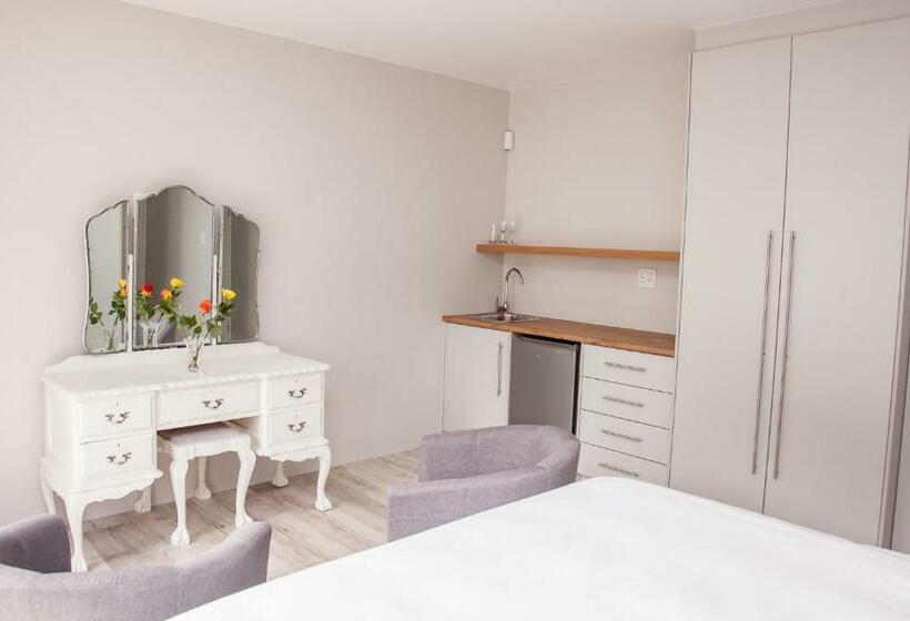 ペンション Paradise Found