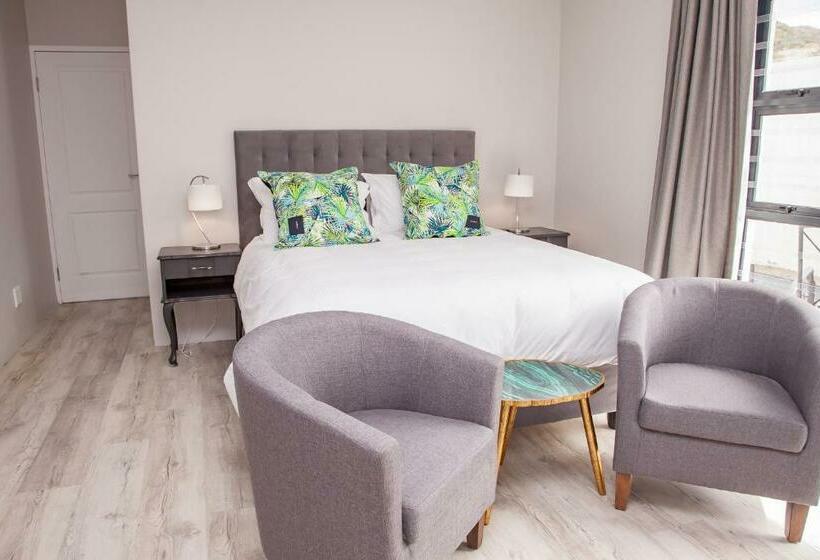 ペンション Paradise Found