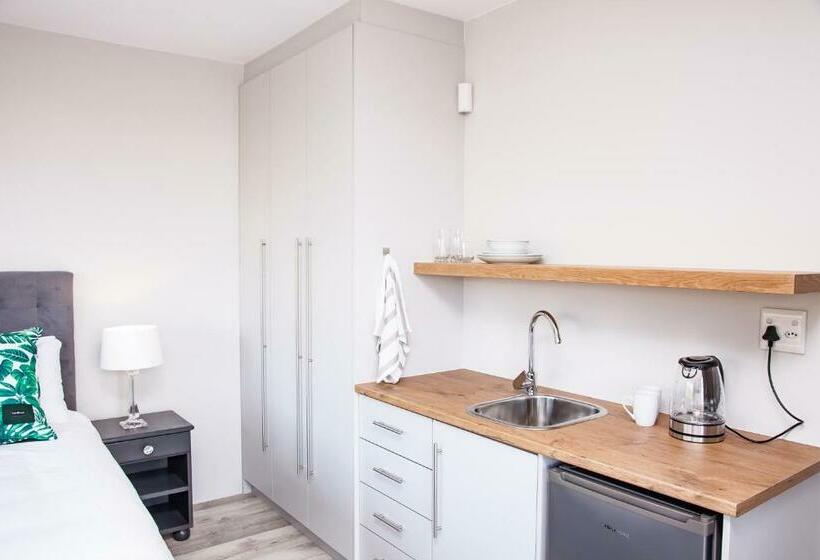 ペンション Paradise Found